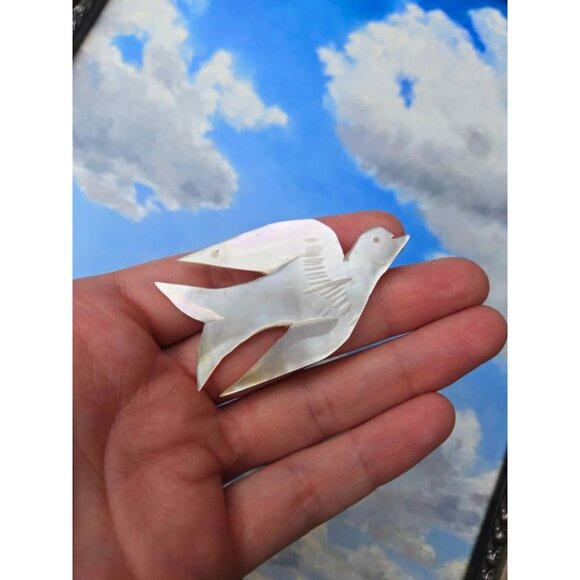 Carved Mother of Pearl Dove Brooch: Vintage White Shell Bird Pin - Picture 4 of 7